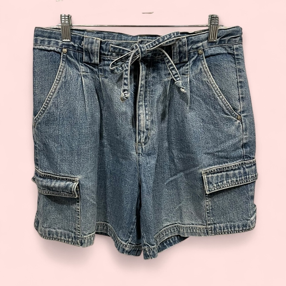 Vintage 90’s Bill Blass acid wash denim cargo jean shorts cute tie belt pleated